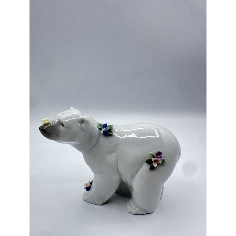 Lladró Attentive Polar Bear with Flowers – Retired Porcelain Figurine